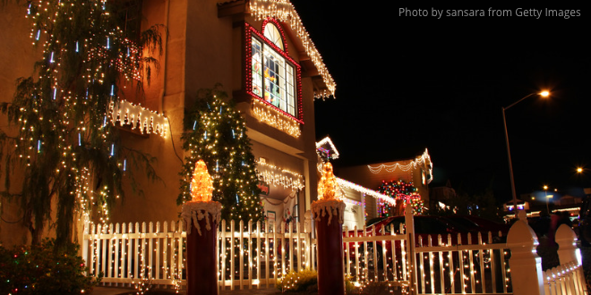 A house decorated with Christmas lights